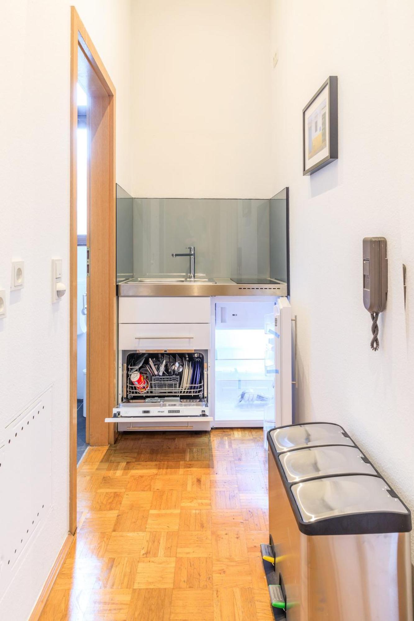 Charming City Apartment With Parking Spot Wurzburg Bagian luar foto